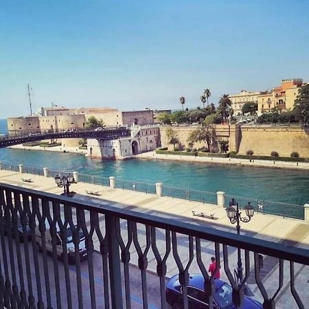 Castello Aragonese Suites Таранто Екстер'єр фото