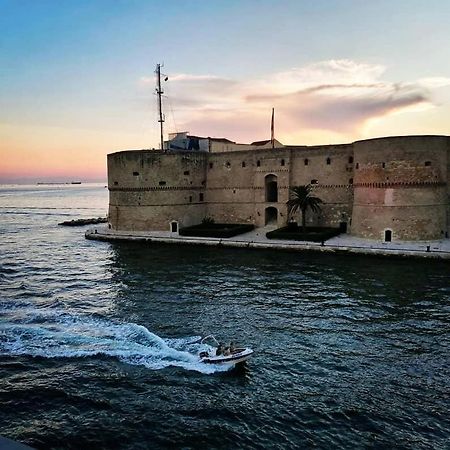 Castello Aragonese Suites Таранто Екстер'єр фото